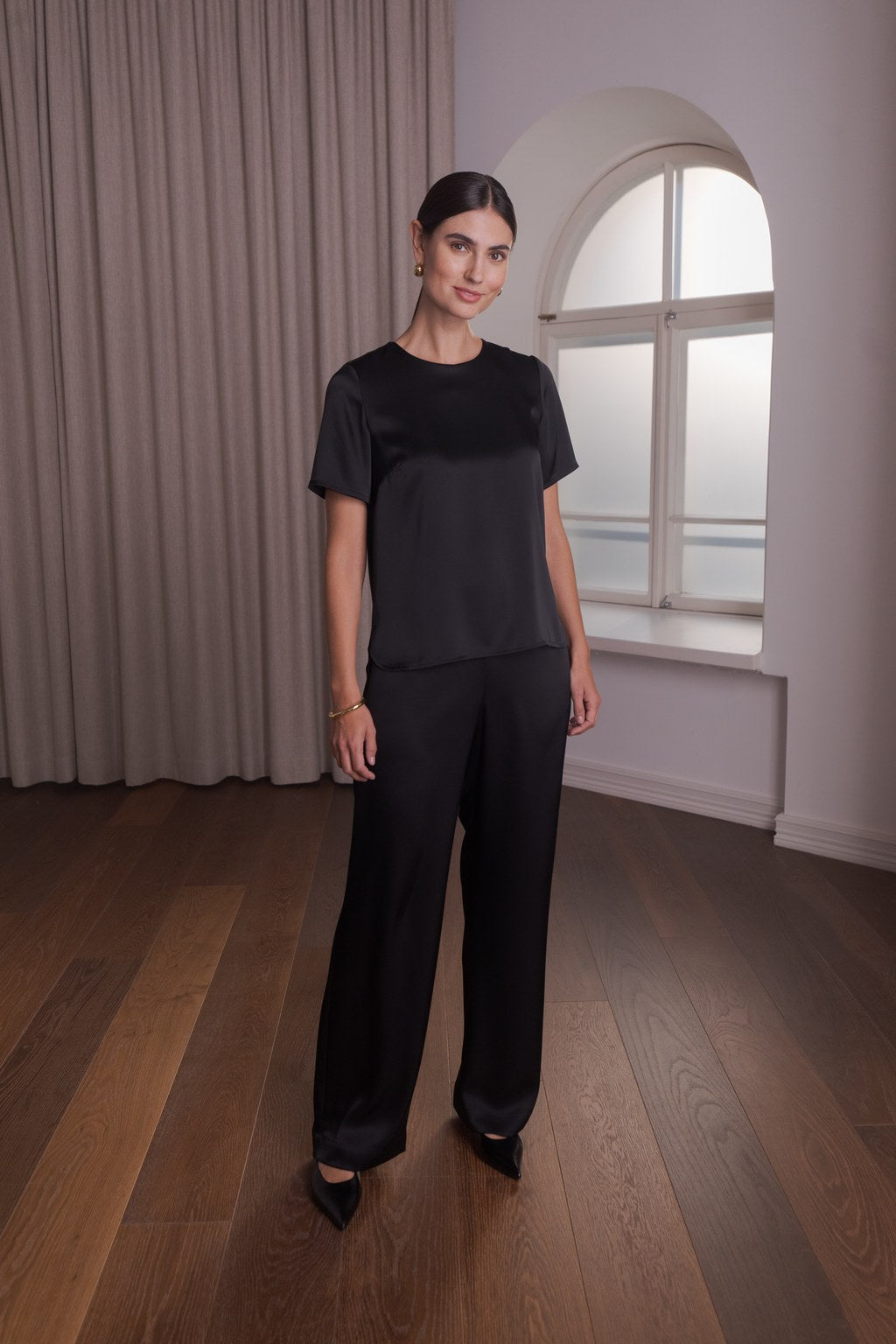 satiini_housut_levealahkeiset.jpg?v=1764154518