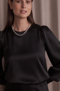 satiinipaita_black_puhvihihat_pitkahihainen.jpg?v=1764151196