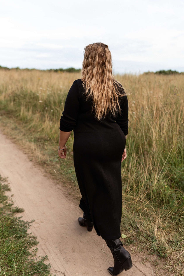 Knitted Merino Wool A-Line Midi Dress Black