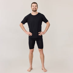 tamsilk-miesten-klassikko-tpaita-merinosilkki-9042-lahjehousut-merinosilkki-9026-musta-1800x1800_1b96036e-21c2-42ca-aba5-b09e1d7b8be2.jpg?v=1761811113