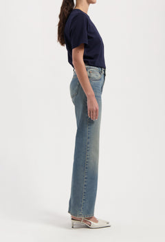 women-sustainable-jeans-carry-mid-straight-earth-vintage-full-body-side-summer.jpg?v=1758638851