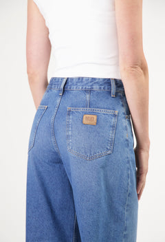 women-sustainable-jeans-demi-high-balloon-medium-aged-detail-summer.jpg?v=1772201634