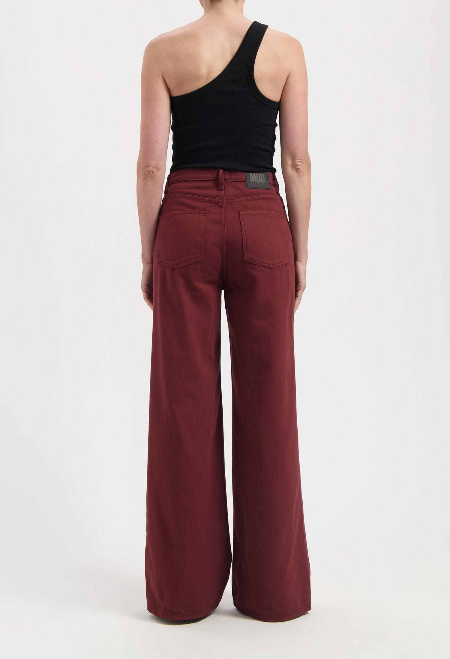 women-sustainable-jeans-sara-high-loose-flow-burgundy-full-body-back-summer.jpg?v=1758639640