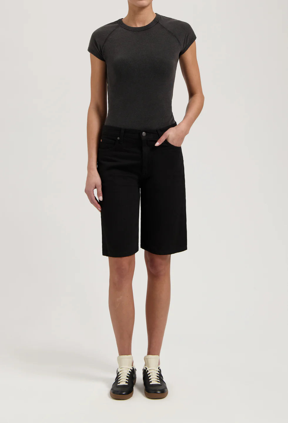 Suzy Mid Denim Short BlackDip