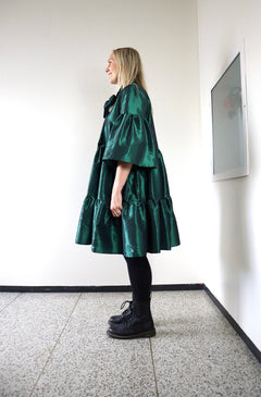 Weelderige jurk met strikkraag Groen