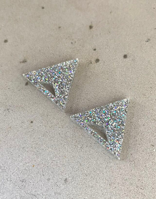 Driehoek oorbellen zilveren glitter