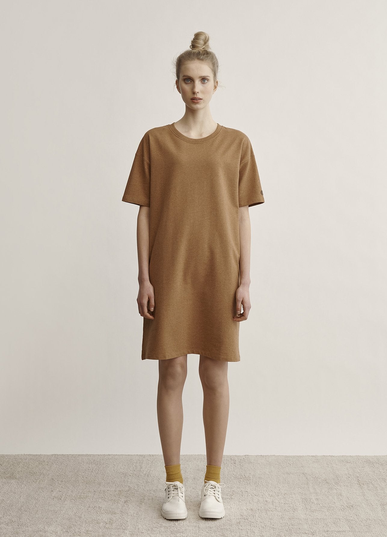 Kitinen T-shirt jurk Brown