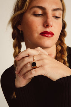 Onix Stamp Ring Gold