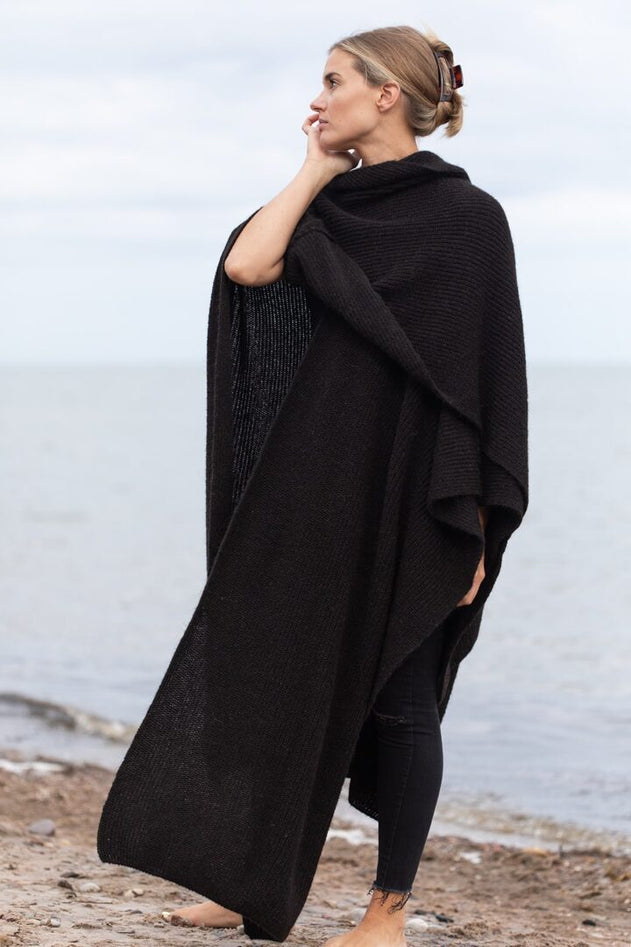 Nete Alpaca Wool Poncho Black