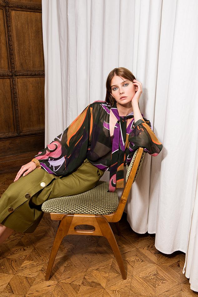 Greta Rooster Nummers Print Sheer Blouse
