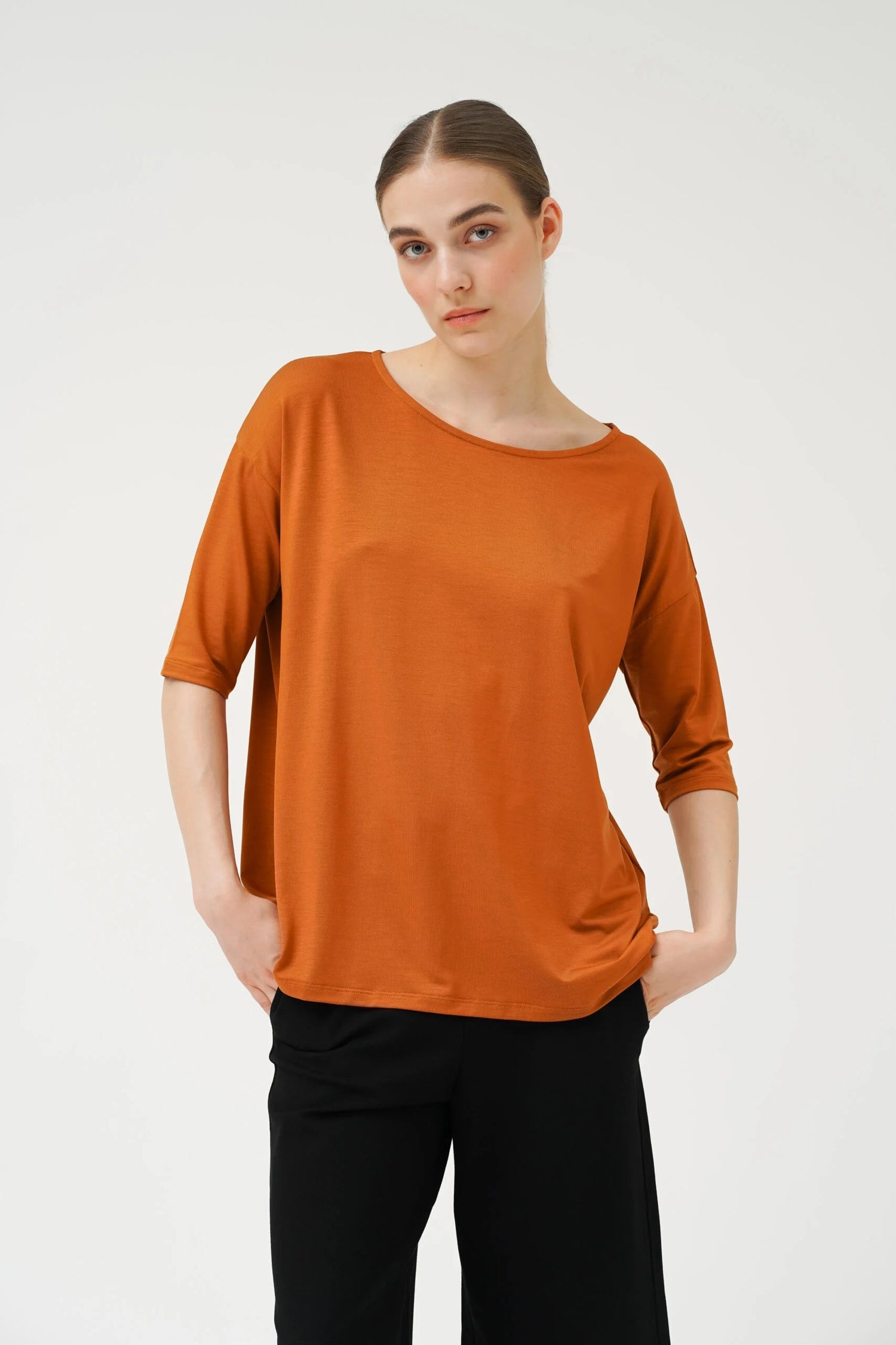Umi Top Almond