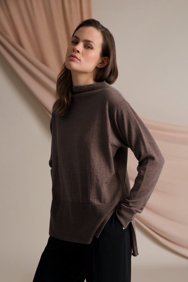 Claire los fit jumper donkere taupe